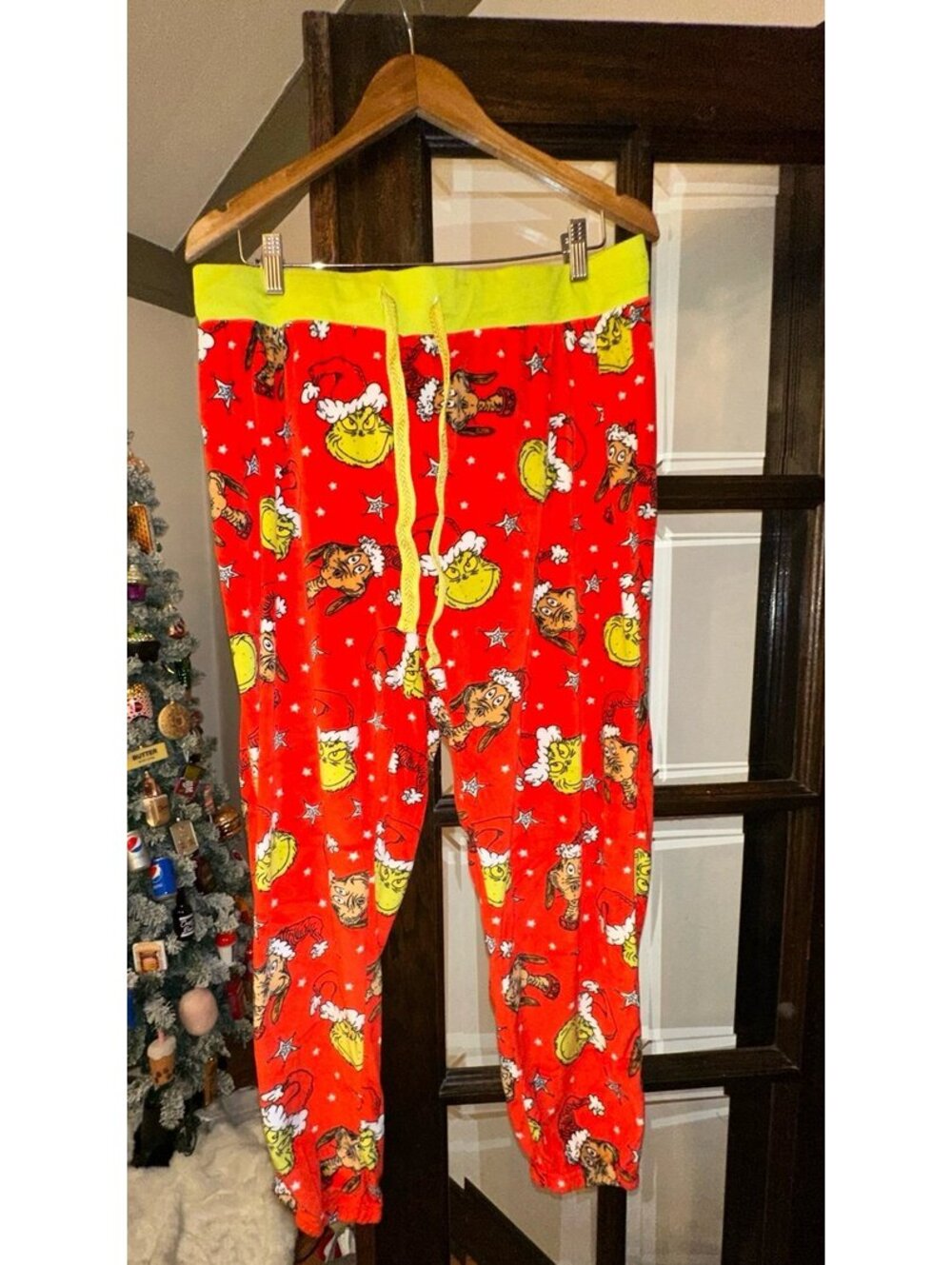 Women’s grinch pajama pants